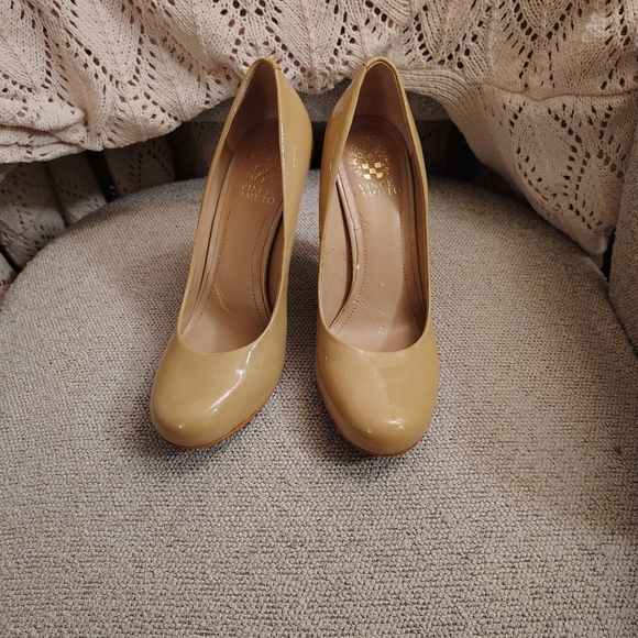 Vince Camuto pump, heels, tan, executive, professional, out on the town, stylish - Picture 8 of 13